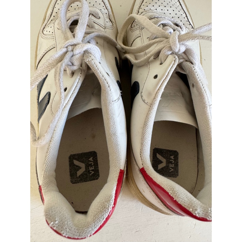 Veja V-10 sneakers in White, Nautico, and Pekin colorway women's size 9 - Picture 6 of 10